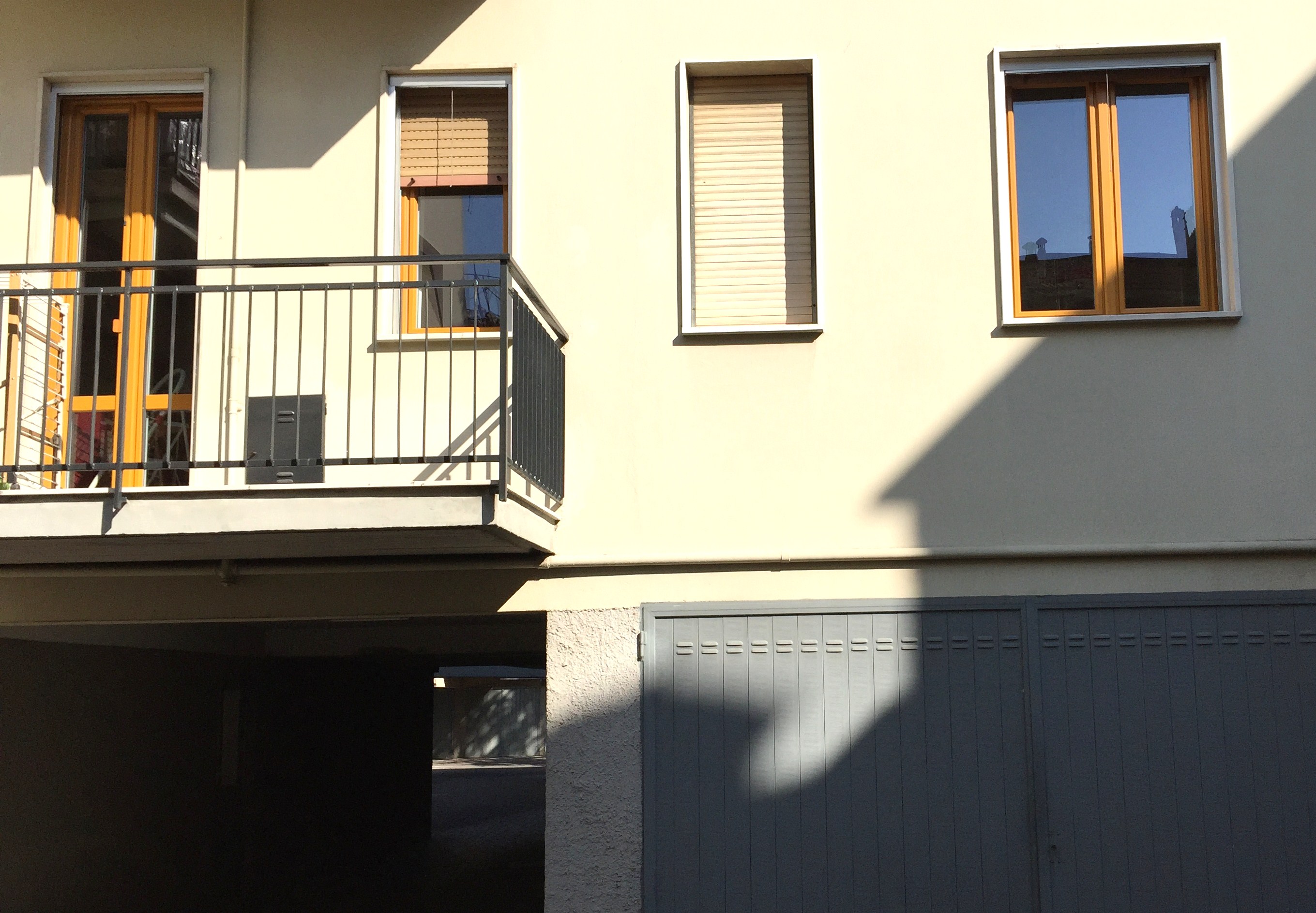 Sostituzione serramenti in PVC bicolore , abitazione a Cremona.